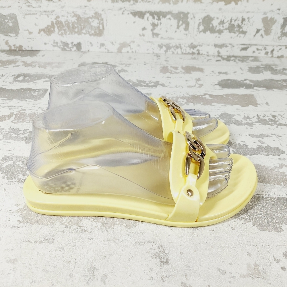 NEW Vince Camuto Evolet Yellow Chain Detail Thong Slide Sandals V86 - Picture 5 of 13